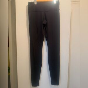 SOLD*** Lululemon athletica Black High-Rise Seamless Leggings